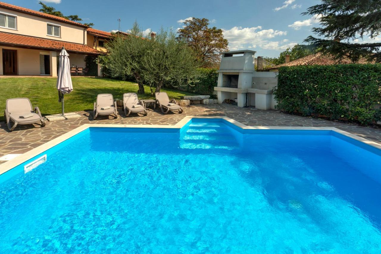 Nina With Private Pool Near Ferienhaus *