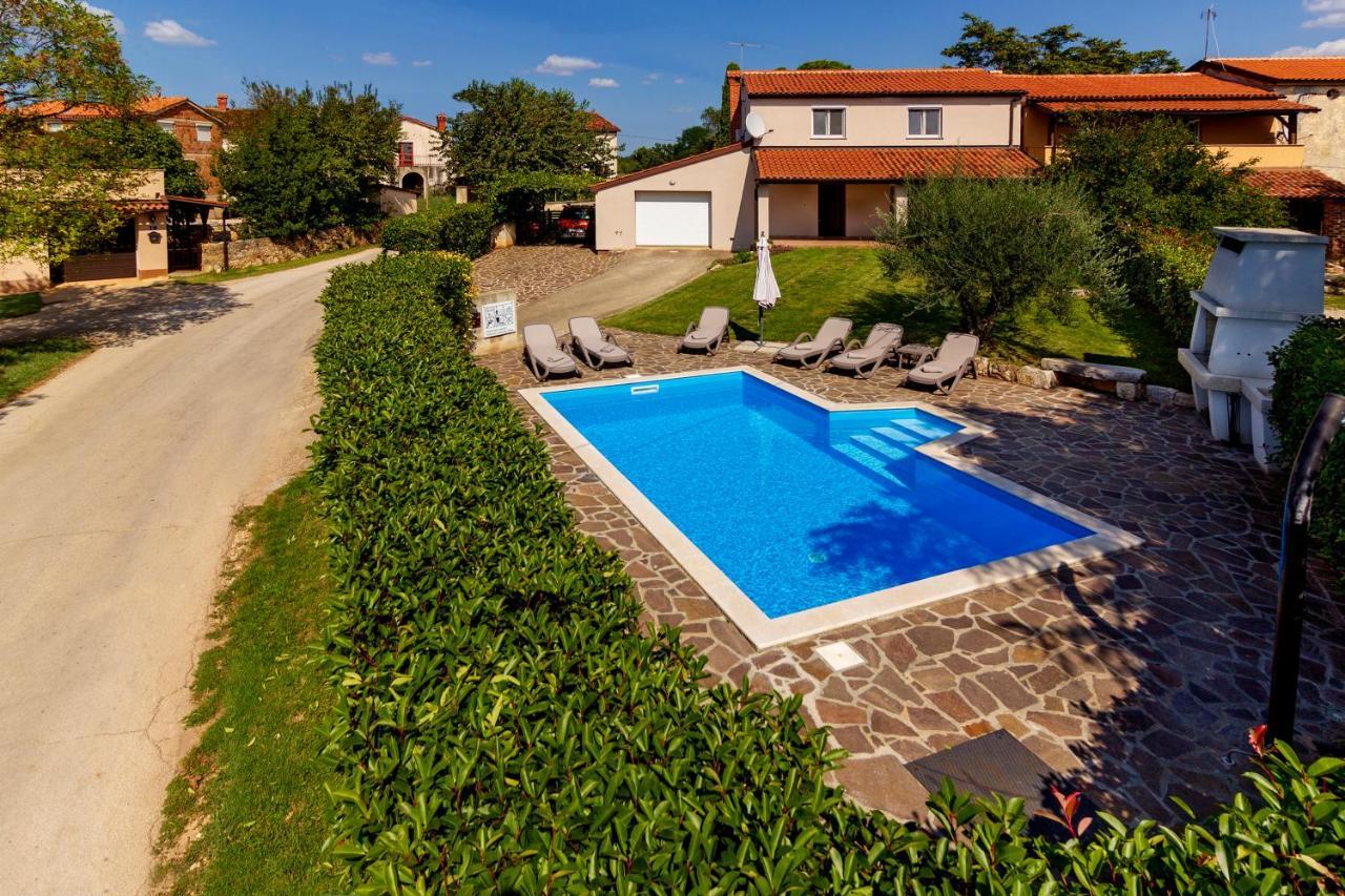Nina With Private Pool Near Ferienhaus